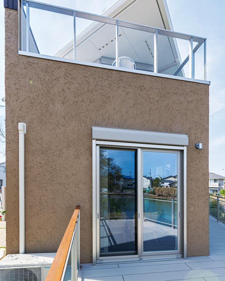 2階バルコニーデッキ